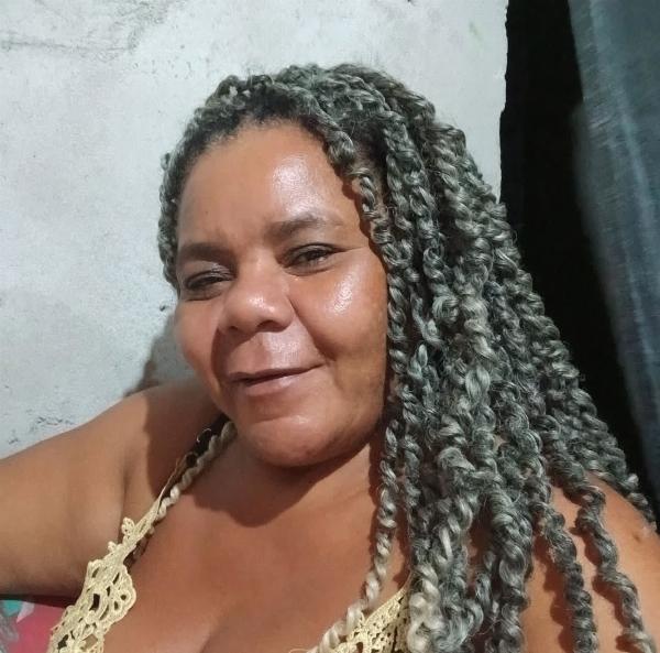 Mulher de 52 anos é morta a golpes de facão em Teofilândia; companheiro é preso após ser cercado por moradores