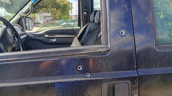 Morador de Água Fria é perseguido e morto a tiros dentro de caminhonete em Feira de Santana