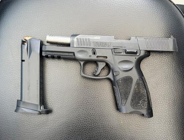 Arma carregada é encontrada dentro de lixeira em banheiro de faculdade em Conceição do Coité