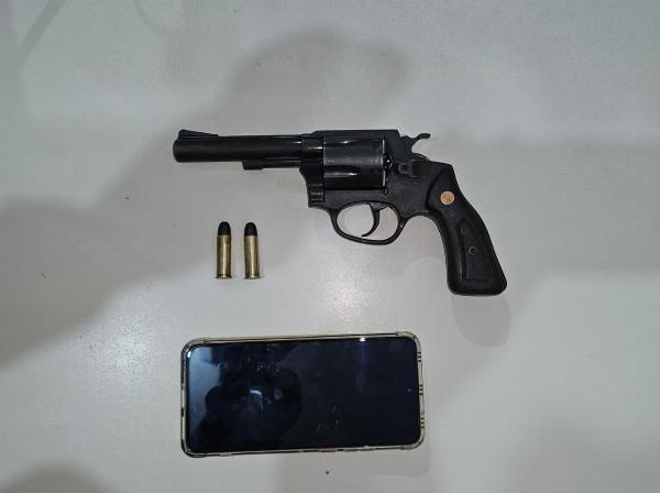 Suspeito de matar adolescente em Valente é preso escondido dentro de guarda-roupa em Coité