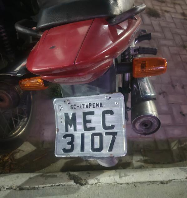 Jovem é preso após empinar moto em avenida movimentada de Araci