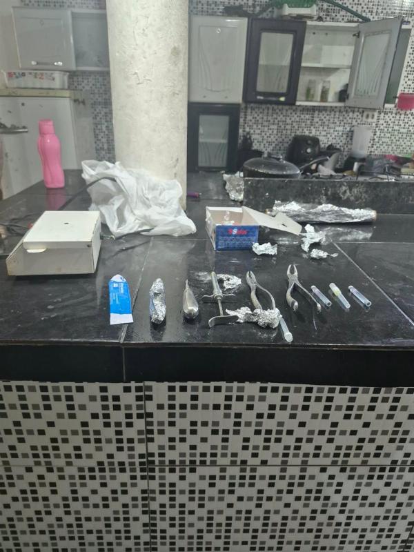 Homem de 66 anos é investigado por exercer ilegalmente profissão de dentista em Conceição do Coité