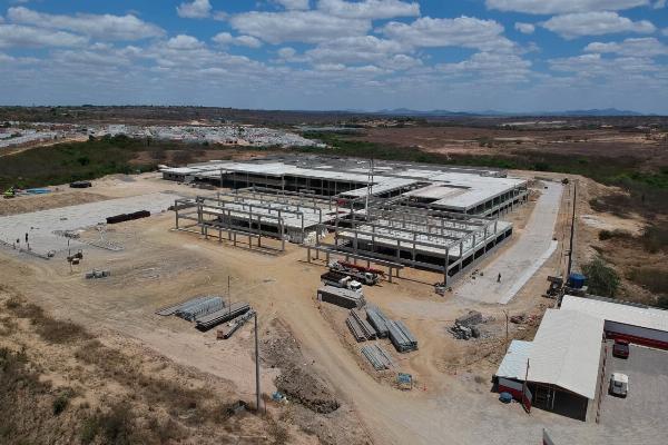 Secretária da Saúde vistoria obras de hospital regional em Serrinha, que já atingiram 35% de execução