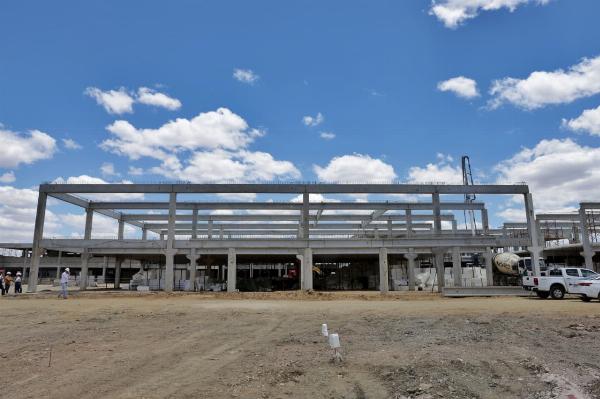 Secretária da Saúde vistoria obras de hospital regional em Serrinha, que já atingiram 35% de execução