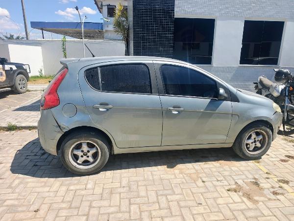 Polícia Civil prende homem com carro adulterado e mandado por tráfico de drogas em Araci