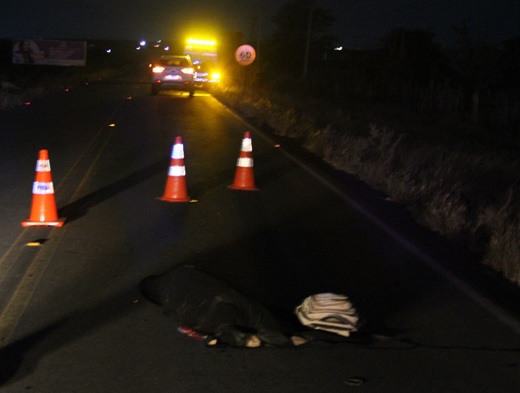 Pedreiro que conduzia moto com farol apagado morre ao ser atingido por carro na BA-120, em Santaluz
