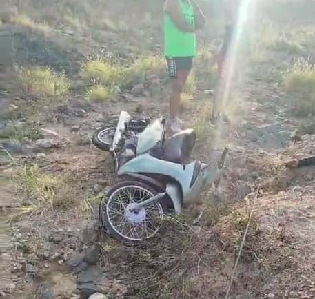 Acidente deixa uma pessoa morta e outra gravemente ferida na BA-408 em Araci
