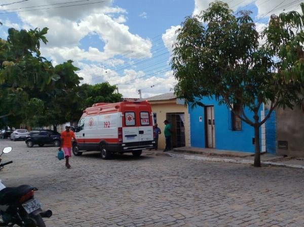 Idoso morre após se engasgar durante almoço em Queimadas