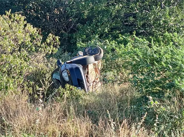 Batida entre três veículos deixa duas pessoas mortas e uma gravemente ferida em Várzea Nova