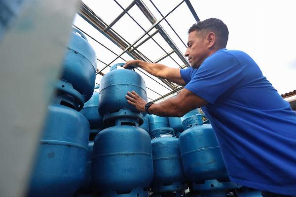 Gás de cozinha fica mais barato na Bahia após redução de 7,1%