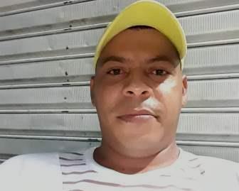 Polícia procura locutor condenado a 13 anos de prisão pelo estupro da própria filha em Valente