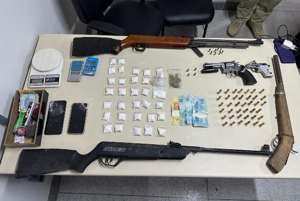 Operação conjunta prende 6 suspeitos e apreende armas e drogas em Santaluz