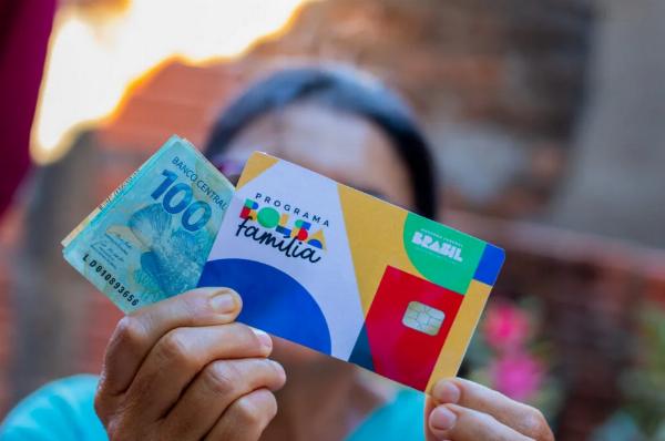 Bahia tem mais beneficiários do Bolsa Família do que trabalhadores de carteira assinada