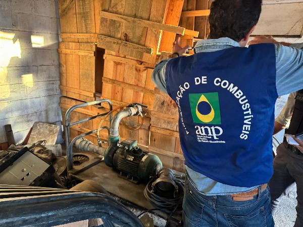 Operação mira grupo que fez esquema bilionário para adulterar combustíveis