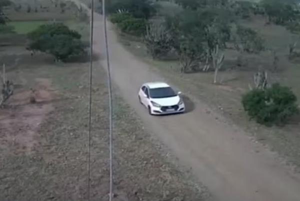 Casal e filho de 3 anos são feitos reféns enquanto seguiam para fazenda em Riachão do Jacuípe