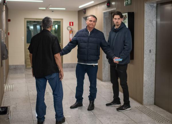 Moraes descarta prisão de Bolsonaro, mas faz advertência. Entenda