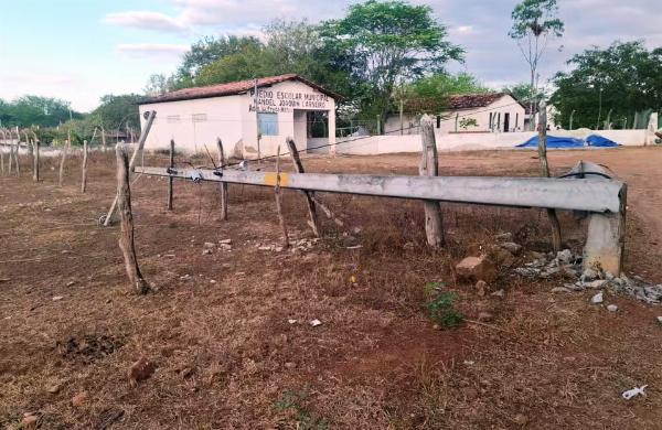 Homem morre eletrocutado ao tentar sinalizar área de risco após acidente em Riachão do Jacuípe