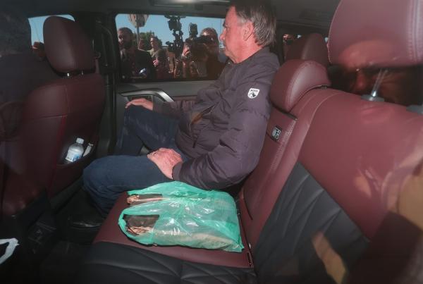 "Suprema humilhação": Bolsonaro reage ao STF após tornozeleira eletrônica