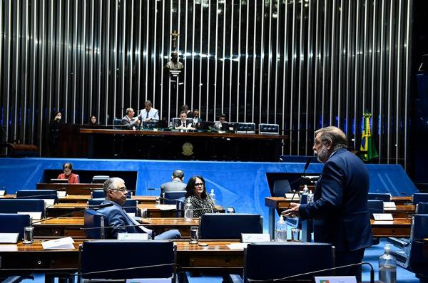 Fim da reeleição pode ser votado no Senado; entenda a proposta