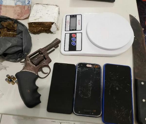 Homem é preso por tráfico de drogas e porte ilegal de arma em Teofilândia