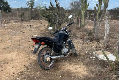 Moto roubada em Teofilândia é encontrada abandonada na zona rural