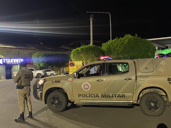 Mulher é esfaqueada após briga motivada por ciúmes em praça de Barrocas