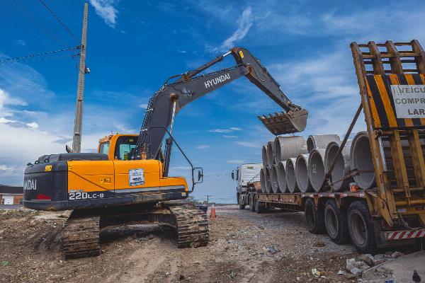 Serrinha: Prefeitura inicia obras de drenagem no bairro Colina das Mangueiras
