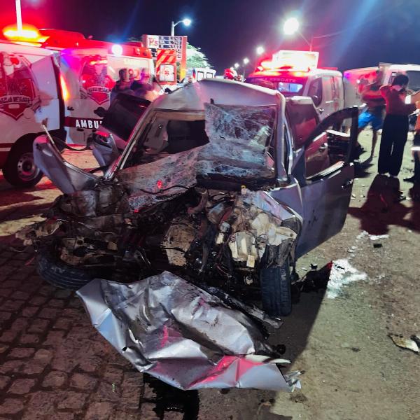 Motorista morre após colisão entre carro e ônibus em Conceição do Coité
