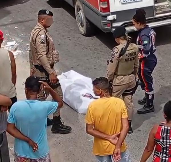 Idoso morre após bater com bicicleta na porta de carro, em Serrinha