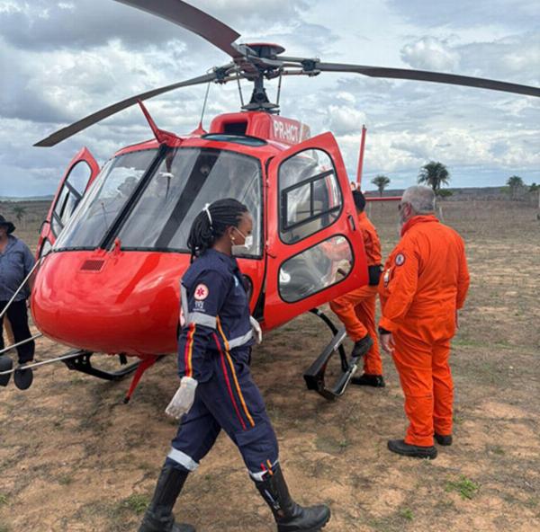 Corpo de Bombeiros realiza resgate aéreo de idosa que sofreu queimaduras em Tucano