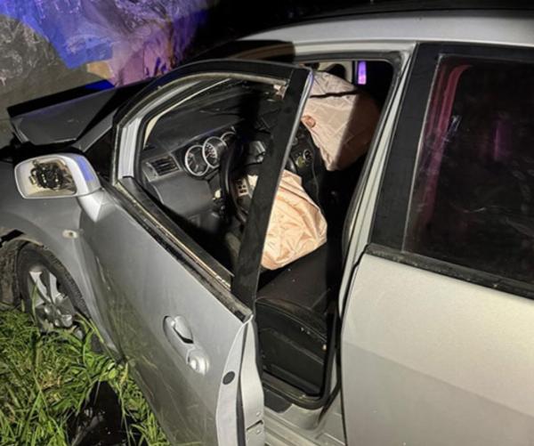 BA-120: Motorista desvia de cavalo e colide com pedra em Santaluz