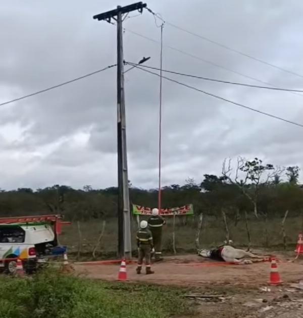 Cavalo encosta em poste e morre eletrocutado, em Serrinha