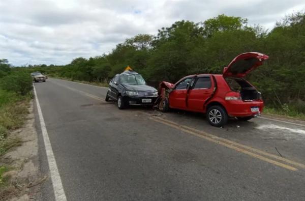Duas pessoas morrem em acidente na BA-416, em São Domingos