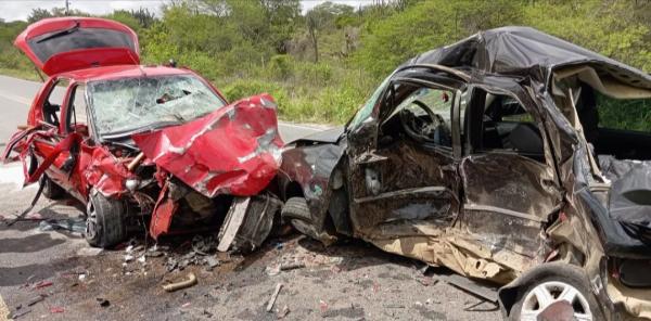 Duas pessoas morrem em acidente na BA-416, em São Domingos