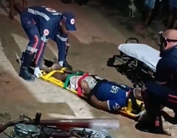 Jovem morre após bater moto contra poste e passageiro fica ferido em Serrinha