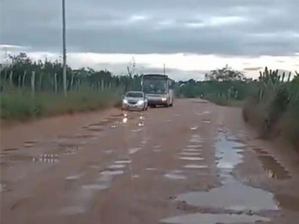 Santaluz: Moradora pede mais atenção do prefeito com estradas