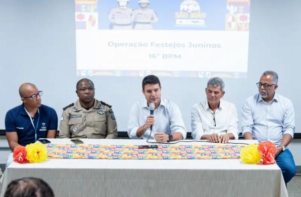 Prefeitura de Serrinha e PM apresentam plano de segurança para o São João 2025 durante coletiva de imprensa