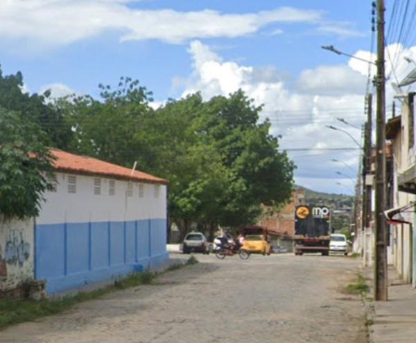 Serrinha: Homem sofre tentativa de homicídio enquanto aguardava para cortar o cabelo em barbearia
