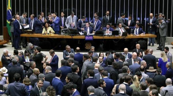 Senado e Câmara aprovam no mesmo dia projeto que aumenta o número de deputados federais