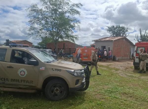 Idoso sofre ataque de abelhas, recusa atendimento médico e morre dois dias depois em Riachão do Jacuípe