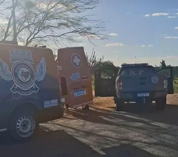 Rapaz é baleado na frente de casa por dupla em moto em Riachão do Jacuípe