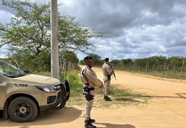 Trio armado invade bar na zona rural de Teofilândia e rouba dinheiro, celulares e joias
