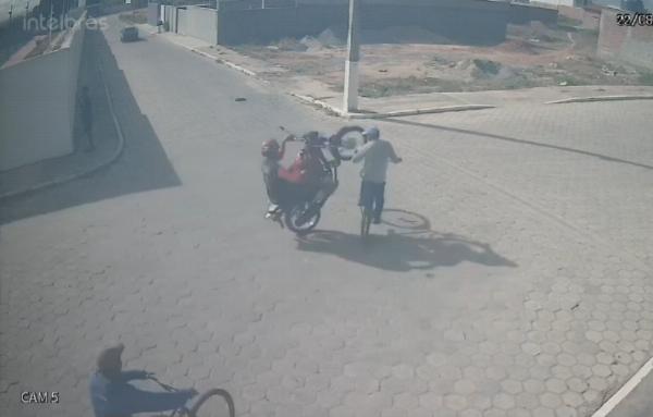 Adolescente empina moto roubada e atropela trabalhador em Araci