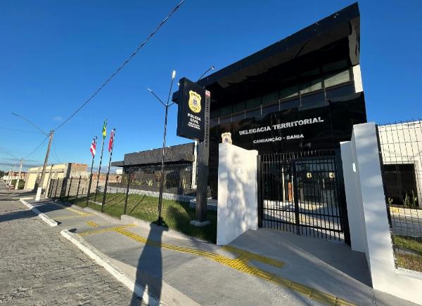 Comerciante é preso em flagrante por agredir companheira dentro de carro em Cansanção