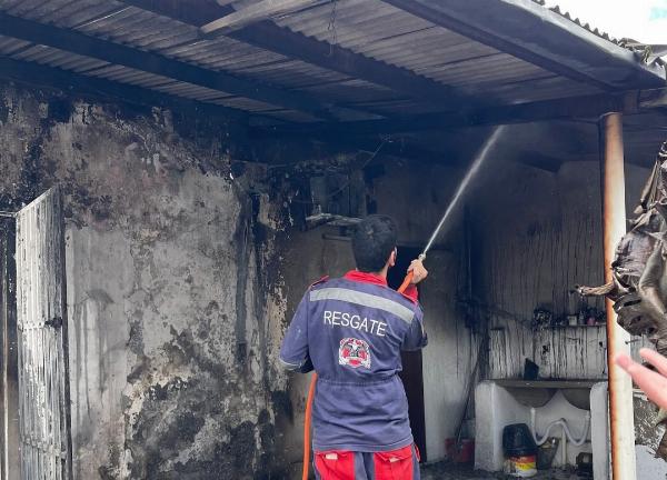 Incêndio por vazamento de botijão deixa idosa com queimaduras no rosto em Conceição do Coité