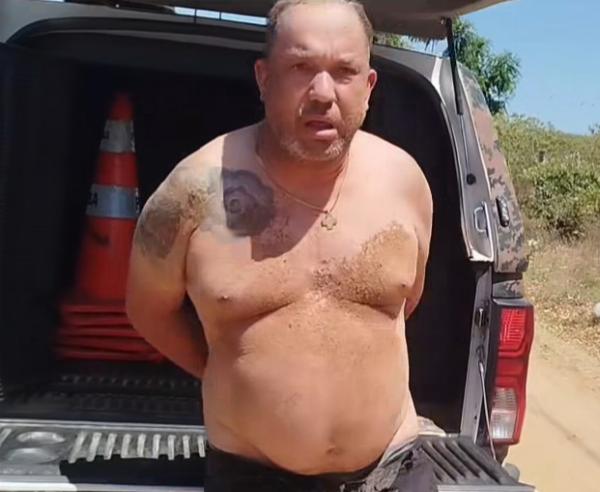 Homem é morto a tiros em praça de Caldas do Jorro; suspeito foi preso e confessou crime