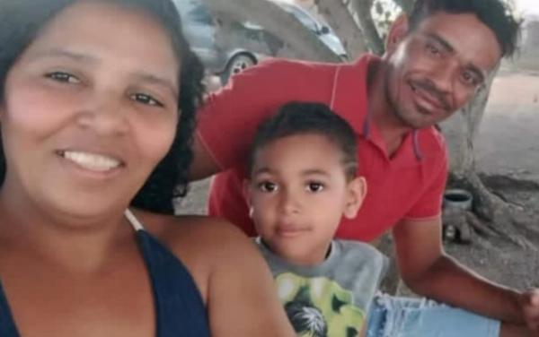 Casal e criança morrem após moto bater em carreta na BR-116, em Araci