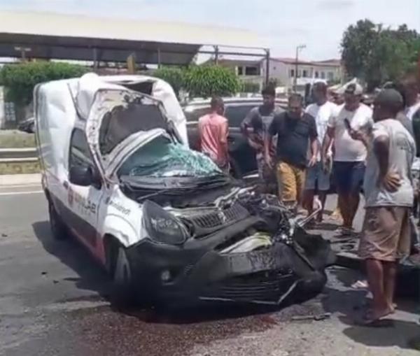 Acidente entre carreta e carro deixa uma pessoa morta em Santa Bárbara