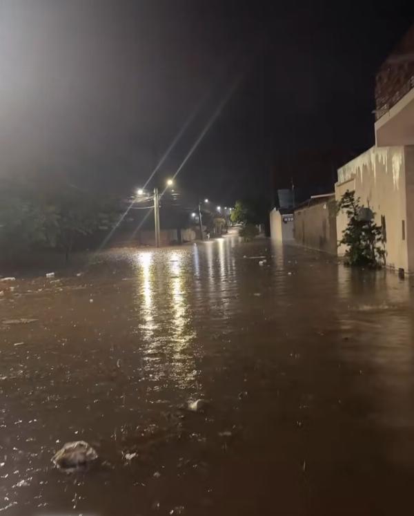 Prefeita de Araci faz apelo após fortes chuvas: 'Situação terrível'