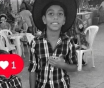 Criança de 10 anos morre atropelada por caminhão enquanto brincava de bicicleta em Cansanção